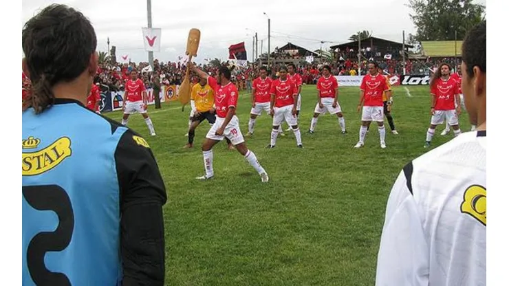 Raúl Olivares con Colo Colo en Rapa Nui