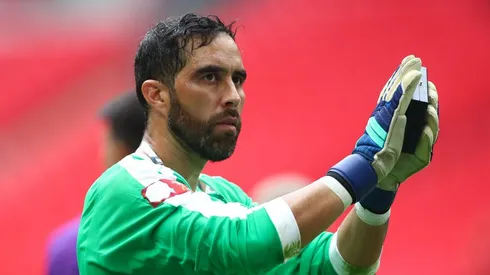 Claudio Bravo será suplente en el inicio de la Premier
