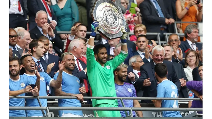 Claudio Bravo debuta este sábado en la Premier
