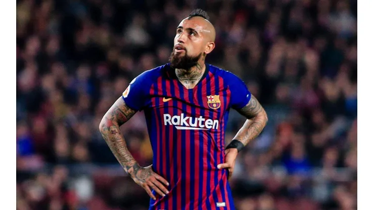 Arturo Vidal tiene una dura lucha por ser titular en el Barcelona