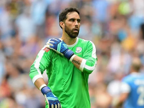 Claudio Bravo destacó la importancia de que un portero sepa jugar con los pies