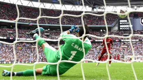 Claudio Bravo se lució en triunfo del Manchester City