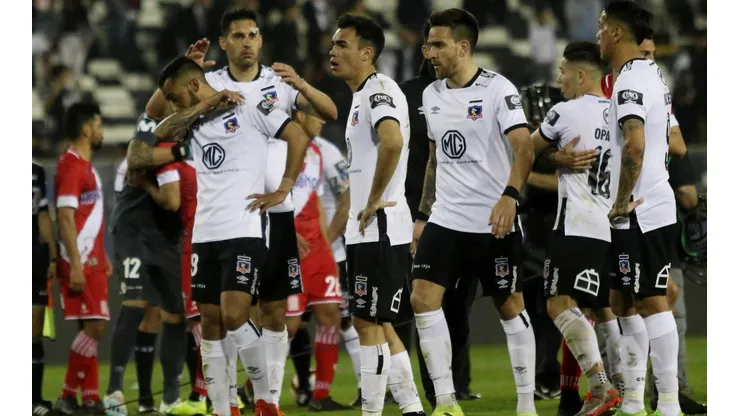 Colo Colo no pudo con Curicó y Carmona se lesionó, pero parece no haber ningún refuerzo de todas formas.