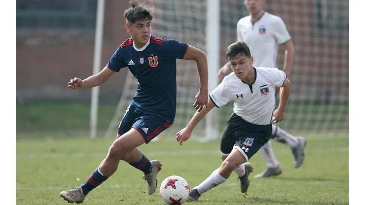 Danilo Díaz peleando un balón en la final de la Copa VAR sub 17