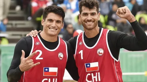 Esteban Grimalt (2), confeso hincha de Colo Colo, junto a su primo Marco. Ganaron oro en los Juegos Panamericanos.