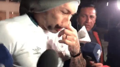 Marcelo Ríos fiel a su estilo al salir del Estadio Monumental