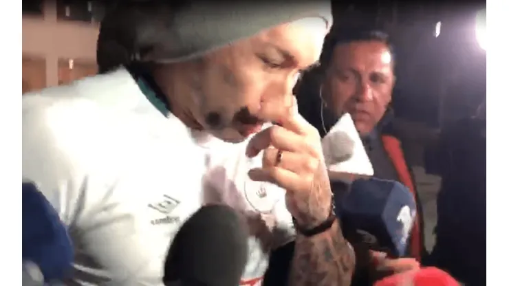 Marcelo Ríos fiel a su estilo al salir del Estadio Monumental