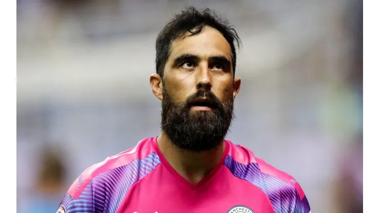 Claudio Bravo fue titular en el amistoso del Manchester City