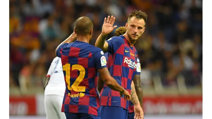 Iván Rakitic y Rafinha compiten por un puesto con Arturo Vidal