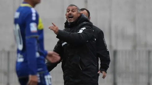 Hernán Peña dando instrucciones