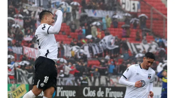 Iván Morales celebra ante Barnechea.
