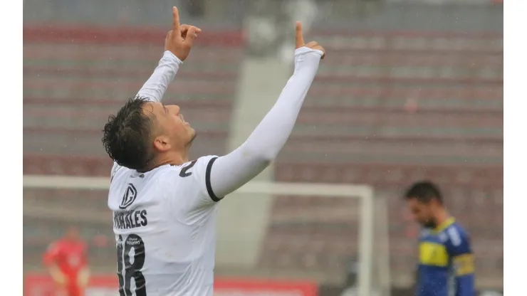Morales dedicando su gol a su padre