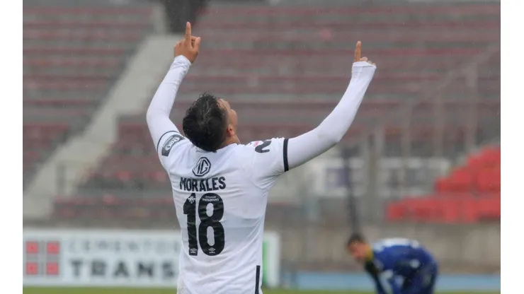Morales celebrando su gol