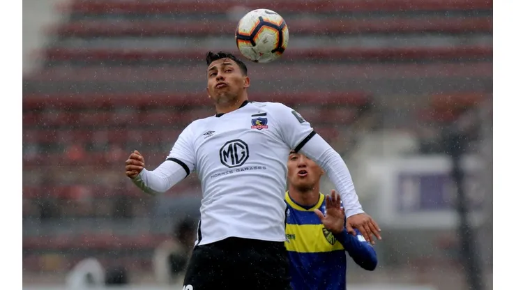 Iván Morales ante Barnechea.