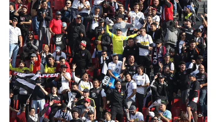 La hinchada de Colo Colo comenzó a cambiar sus canciones.