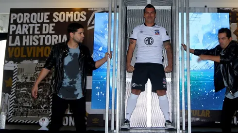 Esteban Paredes volvería ante Everton el 28 de julio