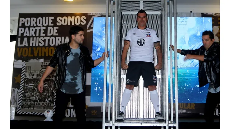 Esteban Paredes volvería ante Everton el 28 de julio
