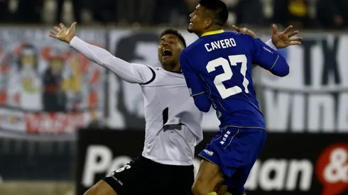 Insaurralde en el momento del penal que cobró Bascuñan ante Barnechea.