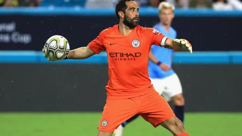 Claudio Bravo es titular en duelo amistoso del City