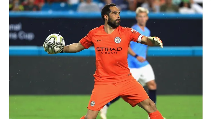Claudio Bravo es titular en duelo amistoso del City