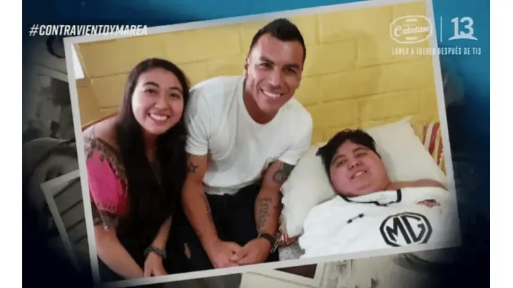 Esteban Paredes compartió con hincha colocolino
