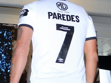La nueva tipografía de la camiseta con su propio auspiciador