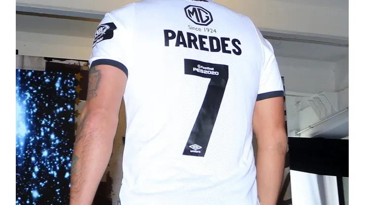 PES aparece en la nueva camiseta