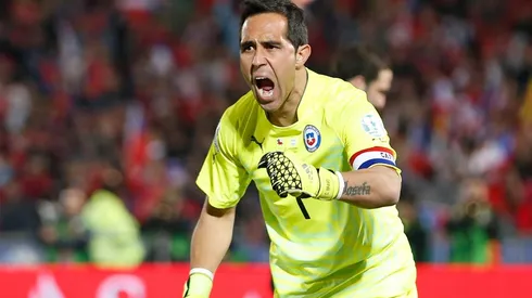 Claudio Bravo en la Roja. Dejó en claro que no se resta.