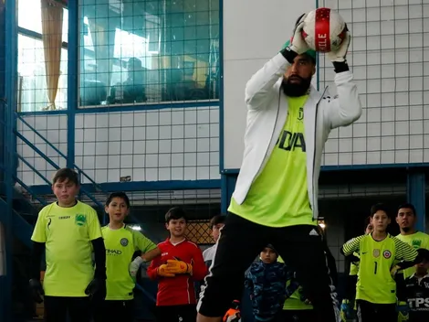 Los consejos para los futuros arqueros del profesor Claudio Bravo