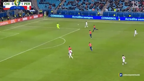 Yoshimar Yotún aprovechó error del portero de Racing para el 2-0