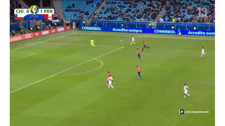 Yoshimar Yotún aprovechó error del portero de Racing para el 2-0