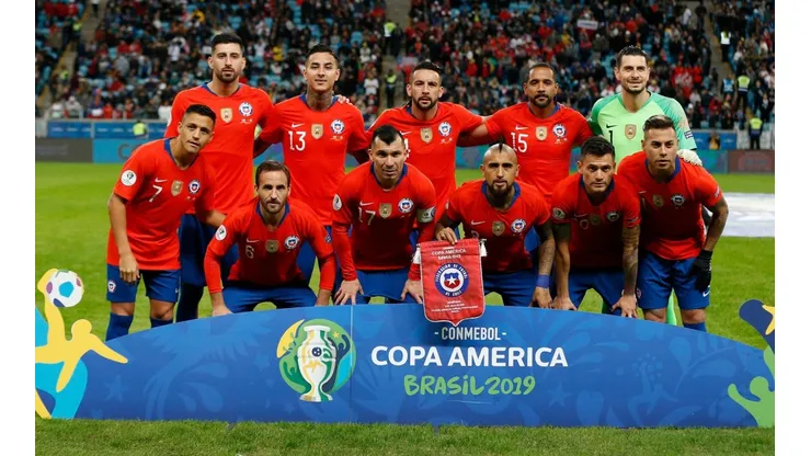 El 11 inicial de Chile ante Perú.