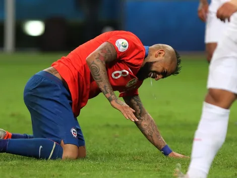 Arturo Vidal salió del hotel con evidente cojera por su destrozado tobillo