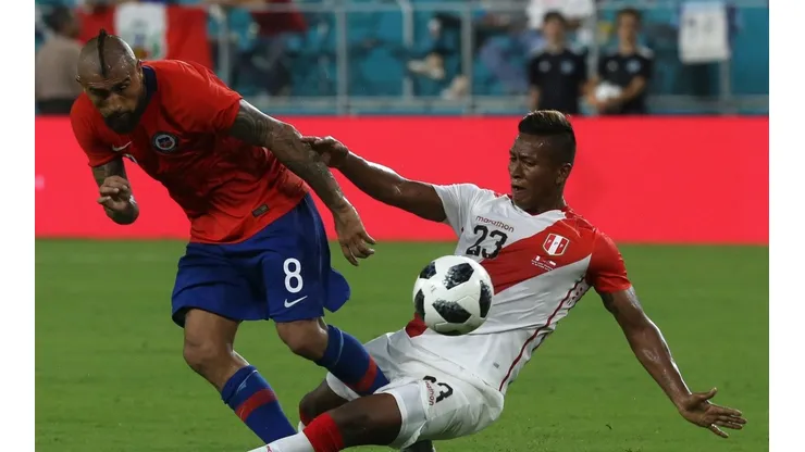 Chile y Perú en un amistoso