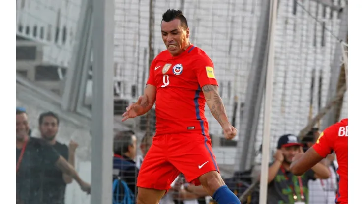 Paredes anotando un gol frente a Venezuela