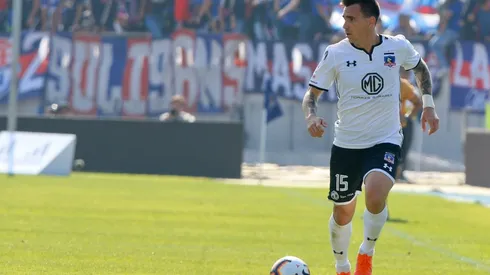 Mouche en acción con Colo Colo.