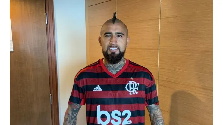 Arturo Vidal apareció con la camiseta del Flamengo y su amigo Rafinha despejó las dudas