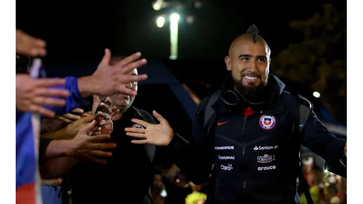 Arturo Vidal recibe el cariño de la gente en Río.