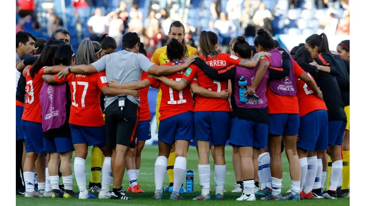 Chile busca el paso a cuartos en el Mundial femenino.