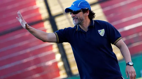 Mario Salas dirigió con éxito a Barnechea en su primera experiencia como DT profesional