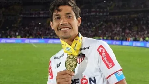 Matías con su medalla en Junior.