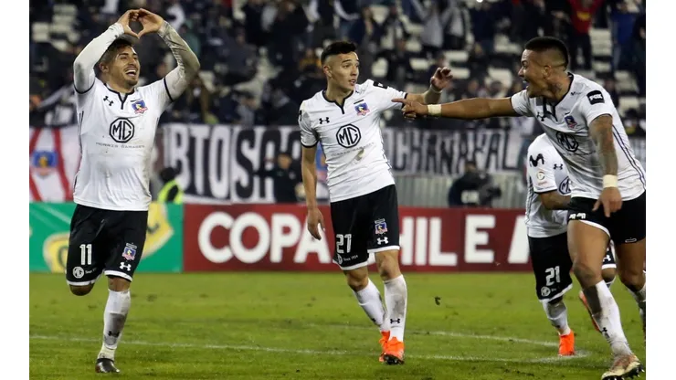 Colo Colo celebra su agónico paso ante Puerto Montt.