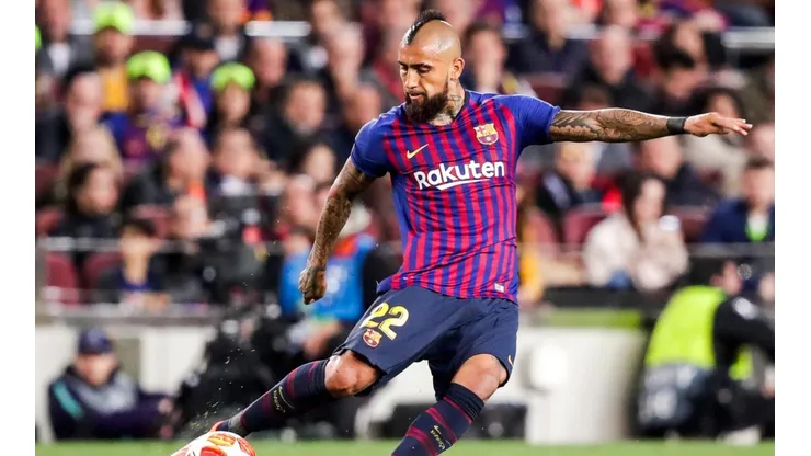 Arturo Vidal jugando con el Barcelona