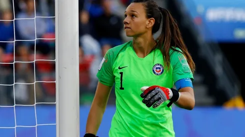 Tiane Endler la rompió en su debut mundialista.