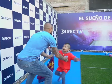 VIDEO | Niño iraní fanático de Vidal corrió a sus brazos al conocerlo