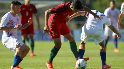 Chile venció a Portugal en su debut