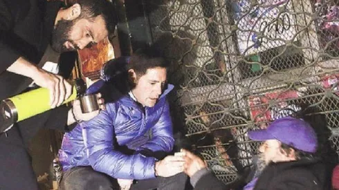 Claudio Bravo y Francisco Saavedra en una noche solidaria por Santiago