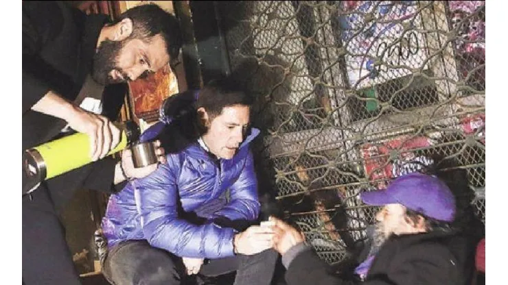 Claudio Bravo y Francisco Saavedra en una noche solidaria por Santiago