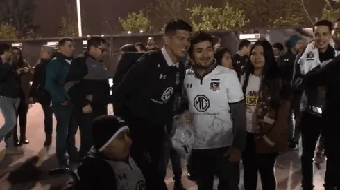 Esteban Pavez fue muy requerido por los hinchas en estacionamientos