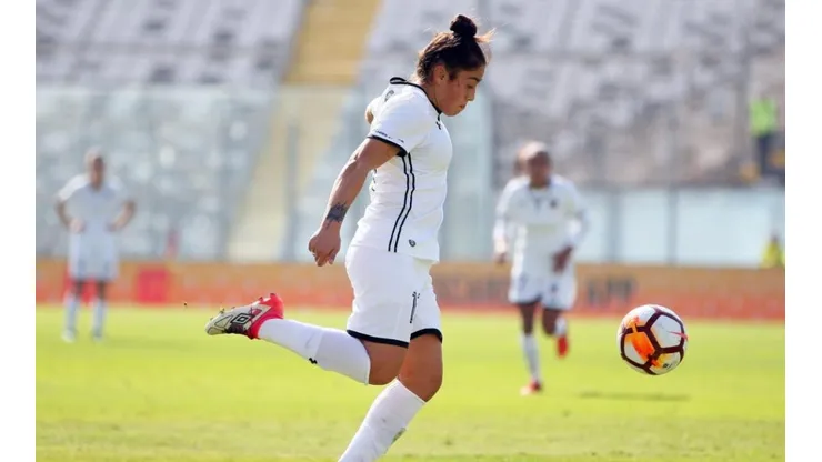 Con 18 años, Valentina Díaz jugará con la Roja el Mundial Femenino en Francia. Hoy, recibe el apoyo el Umbro en Chile.